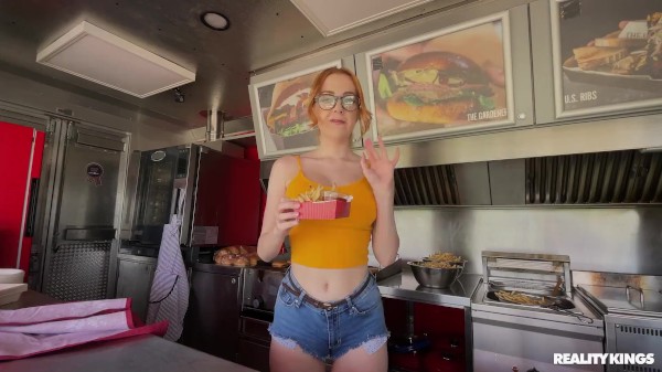 Reality Kings - Redhead Scarlett Jones Finally Achieves Her Dream To Fuck Her Man In A Food Truck